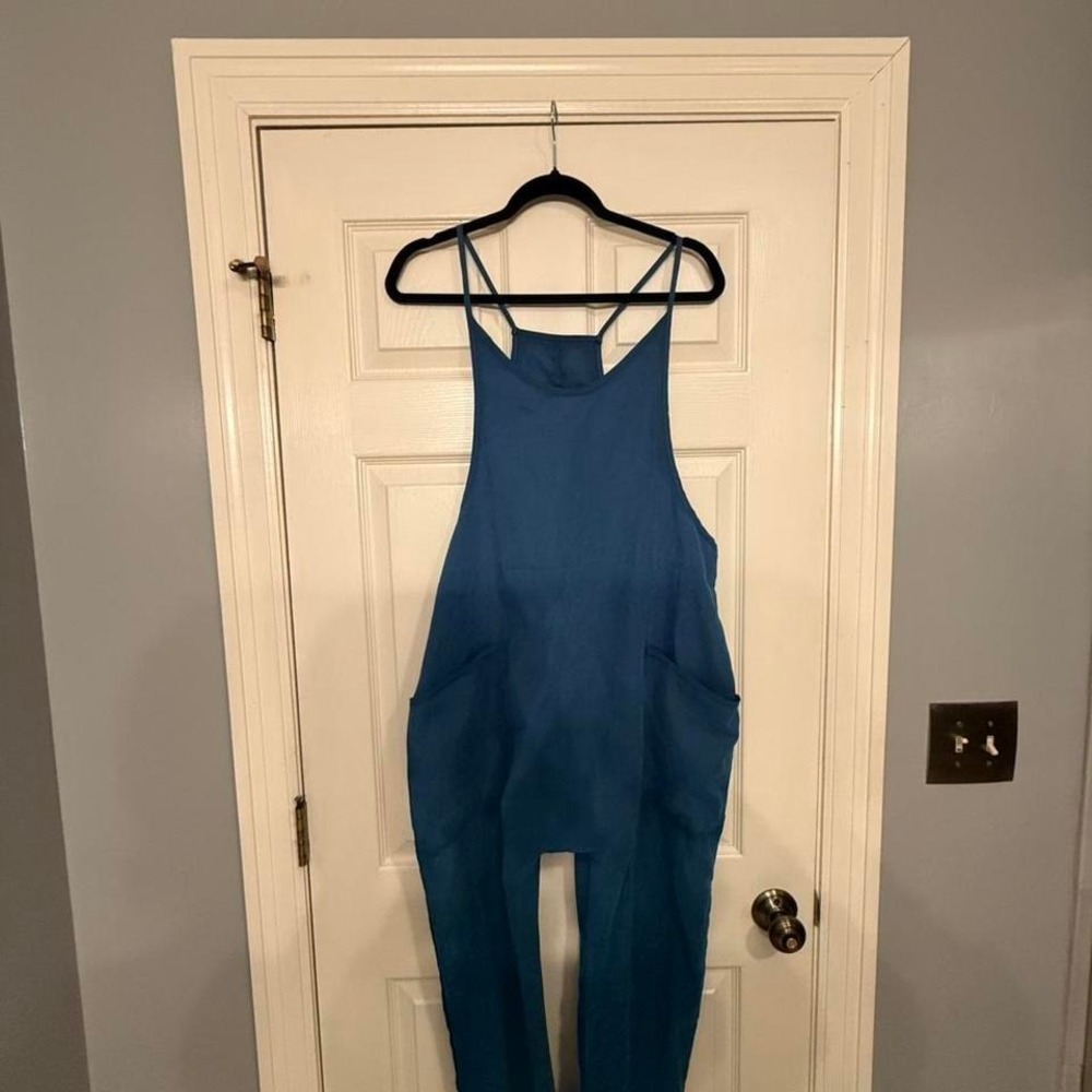 Blue jumpsuit onesie with pockets and slit, blue Size: L